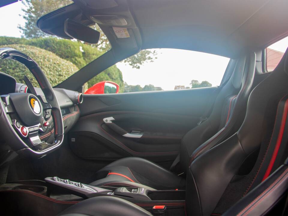 Bild 35/43 von Ferrari F8 Spider (2020)