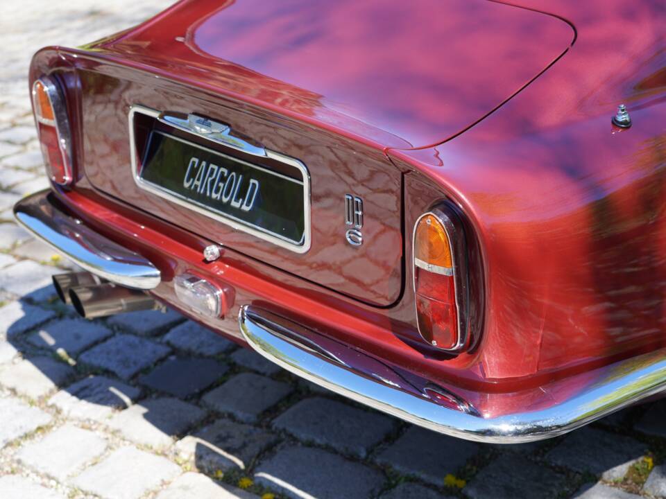 Imagen 9/12 de Aston Martin DB 6 Vantage (1967)