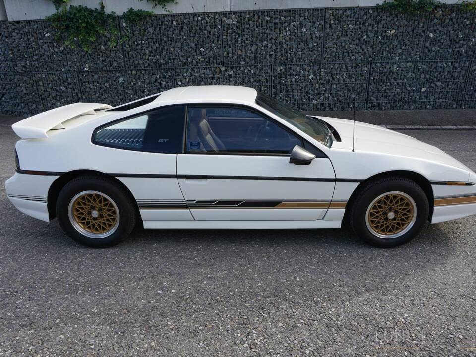 Afbeelding 11/70 van Pontiac Fiero GT (1988)