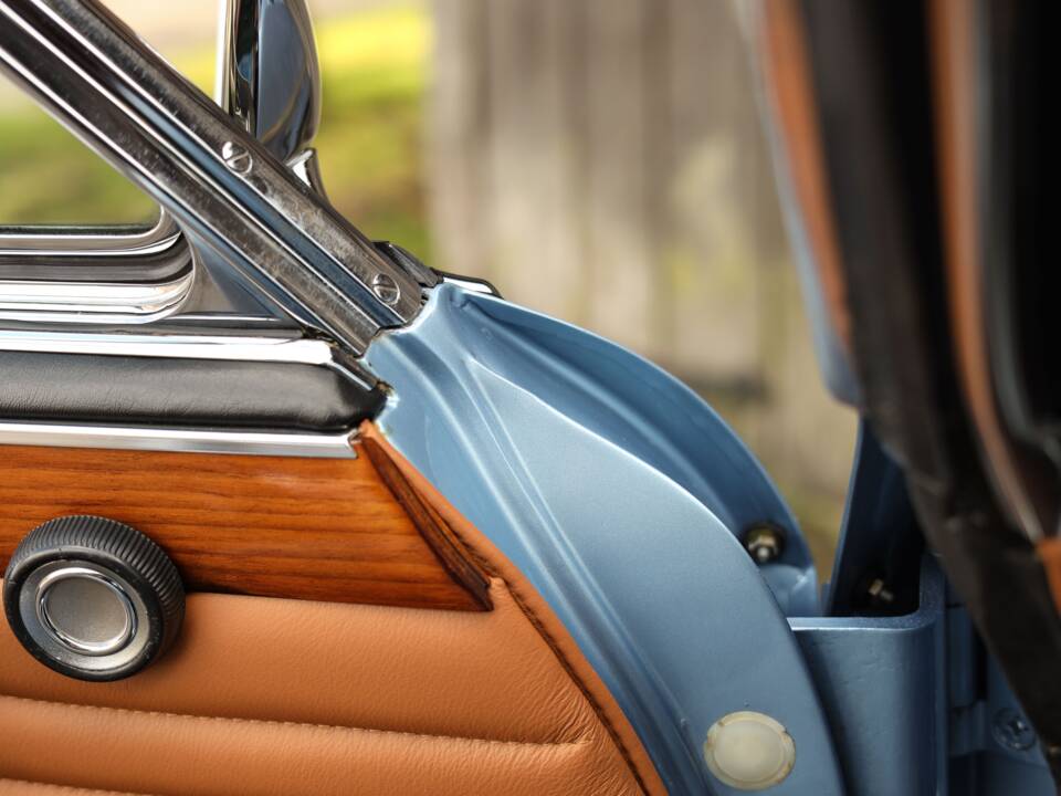 Image 42/73 of BMW 3.0 CSi (1973)