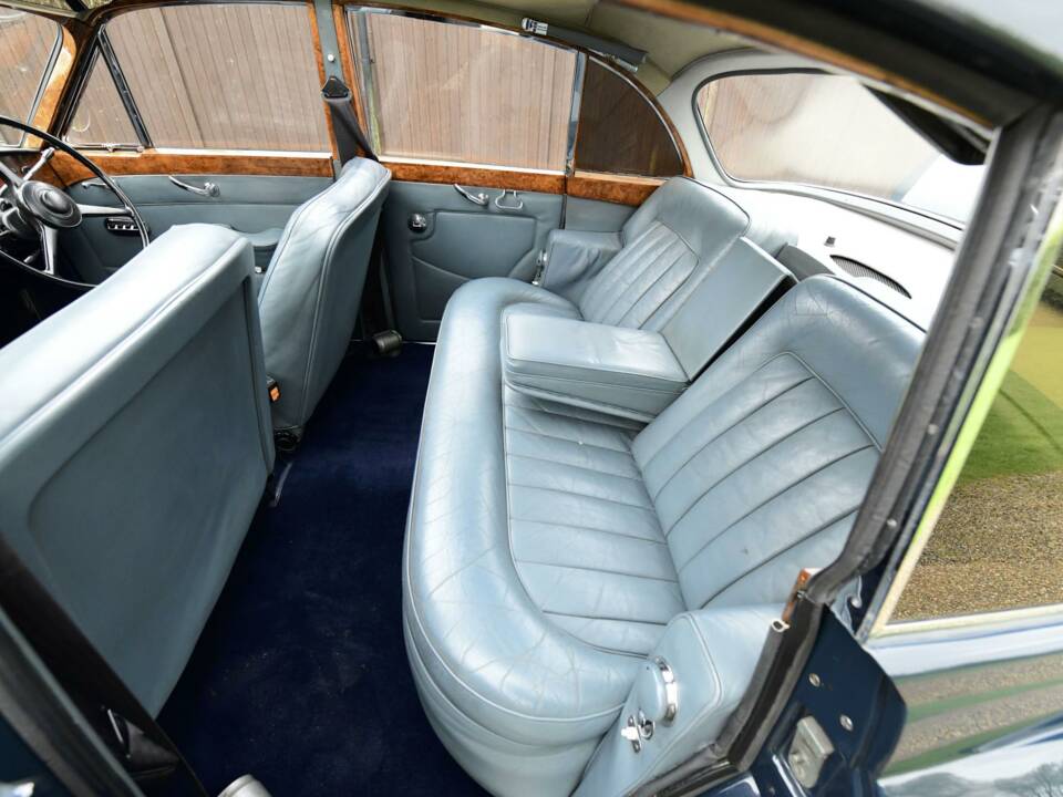 Image 26/50 of Bentley S 3 Continental Flying Spur (1963)