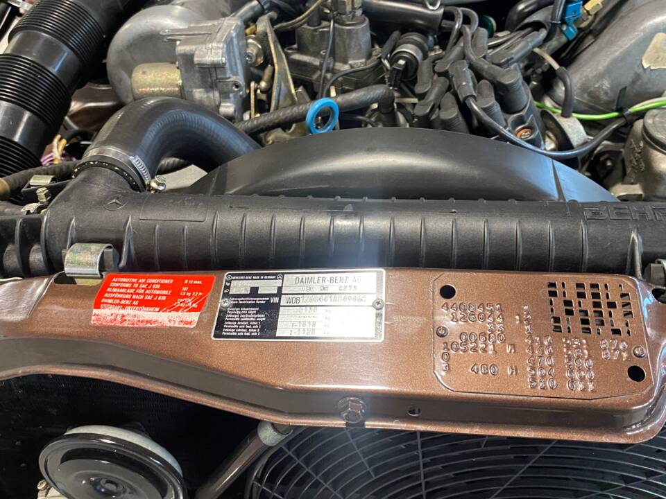 Image 35/63 of Mercedes-Benz 500 SEC (1984)