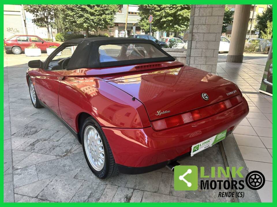 Afbeelding 5/10 van Alfa Romeo Spider 2.0 Twin Spark 16V (1995)