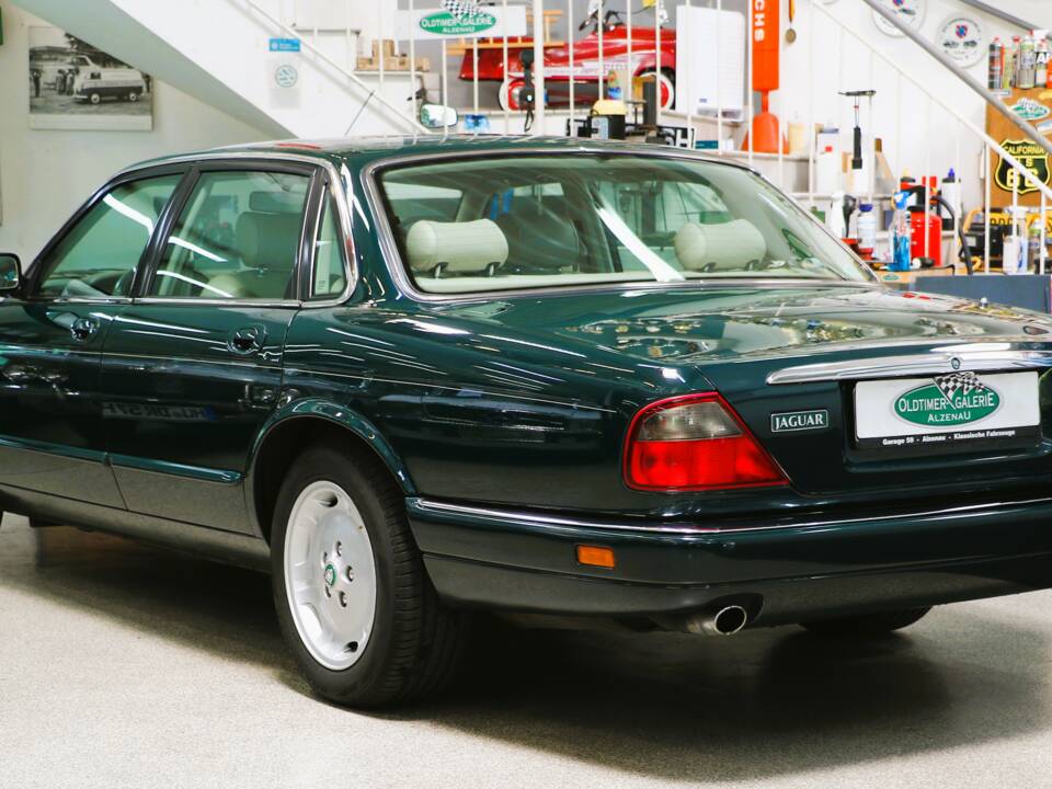 Bild 23/29 von Jaguar XJ6 3.2 Executive (1997)