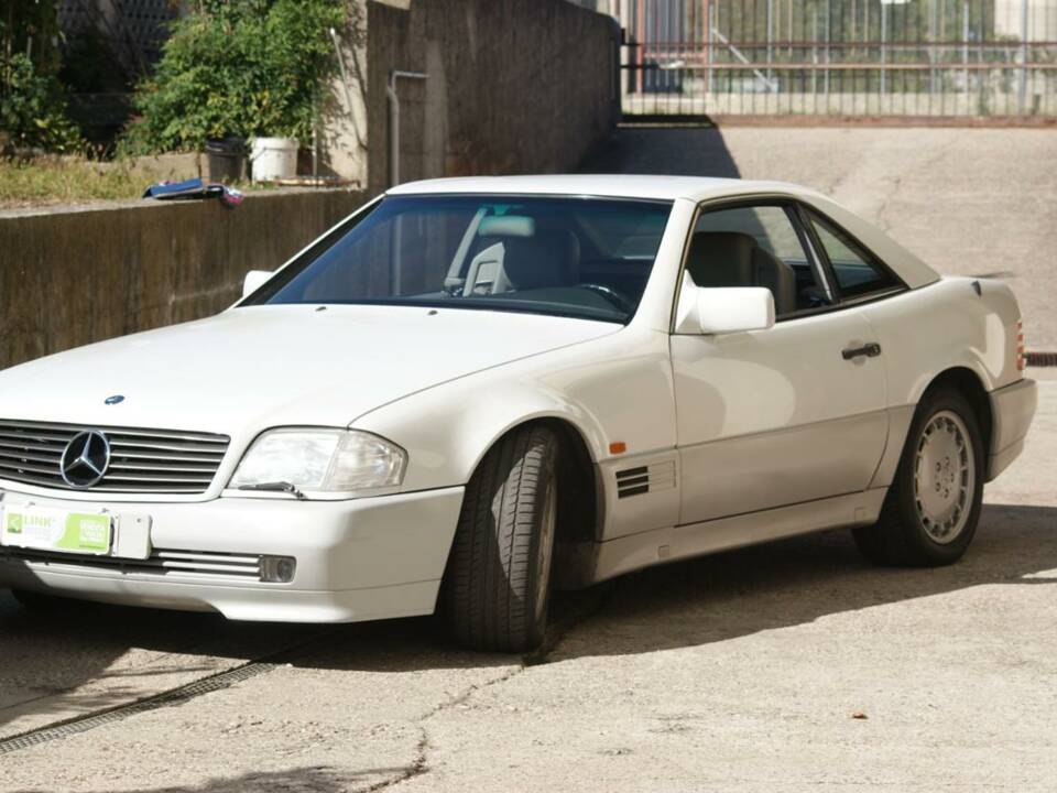 Image 37/50 of Mercedes-Benz 300 SL-24 (1989)