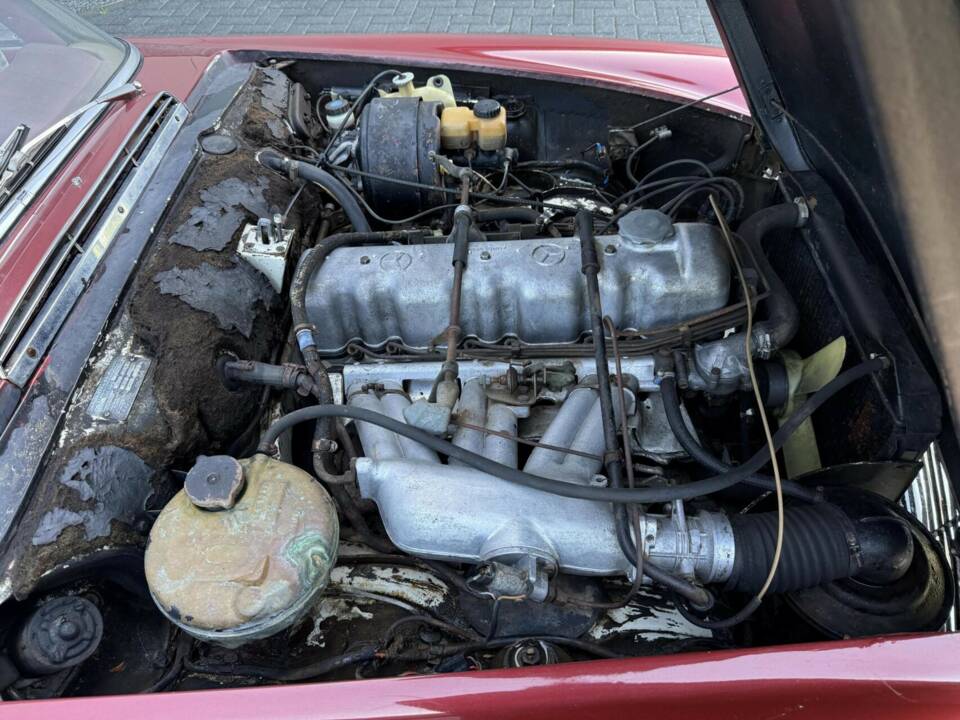 Image 37/50 of Mercedes-Benz 230 SL (1966)