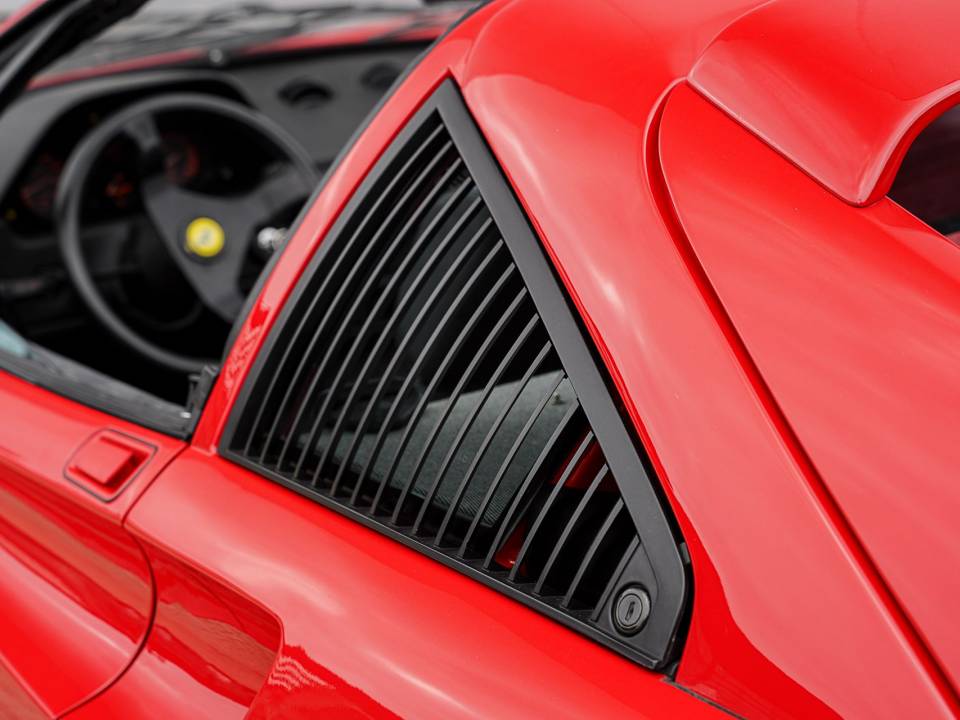 Image 17/30 de Ferrari 328 GTS (1989)