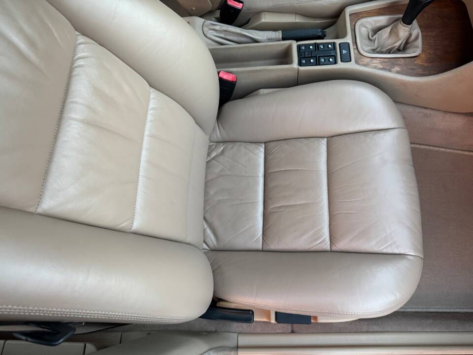 Immagine 69/99 di BMW 735i (1988)