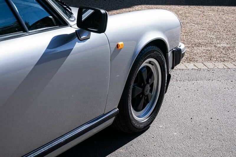 Bild 39/42 von Porsche 911 Carrera 3.2 (1989)