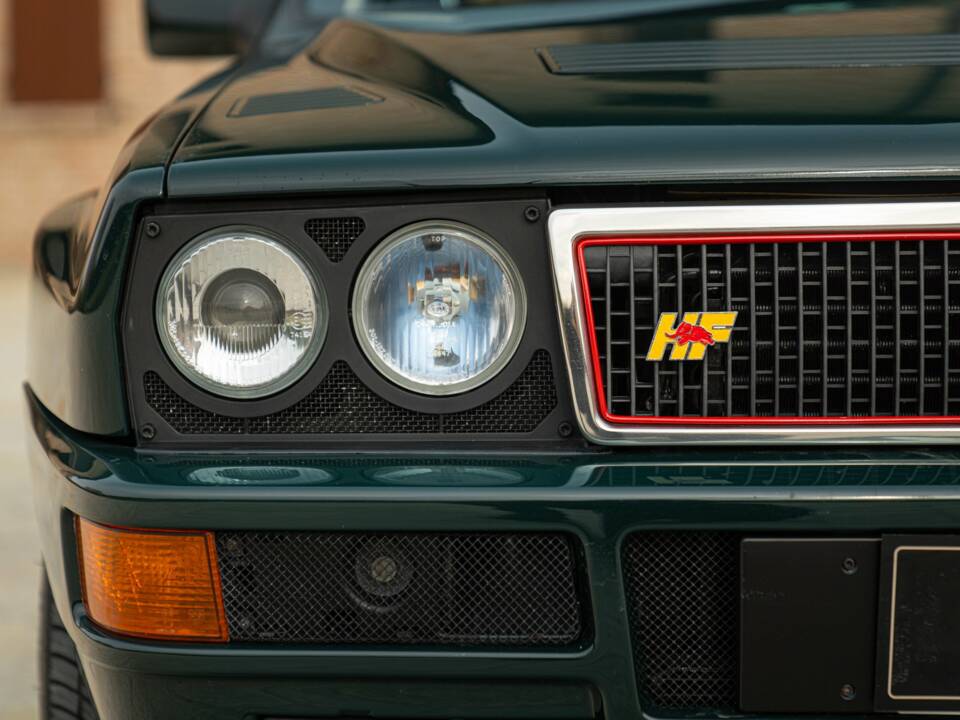 Image 21/50 de Lancia Delta HF Integrale 16V (1992)