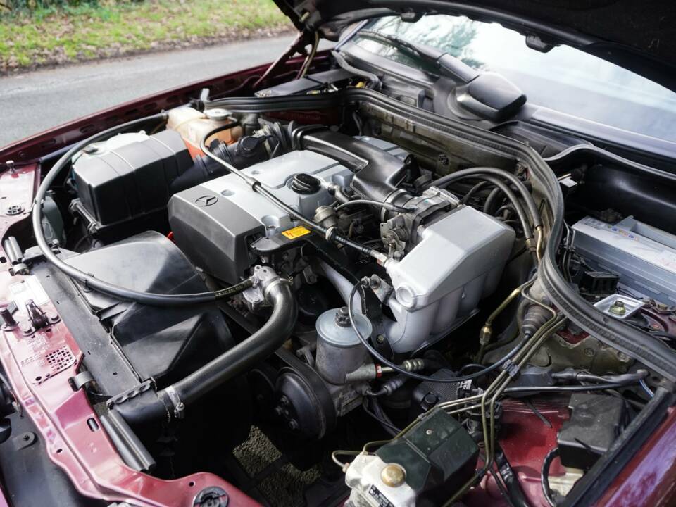 Image 17/20 of Mercedes-Benz E 220 (1996)