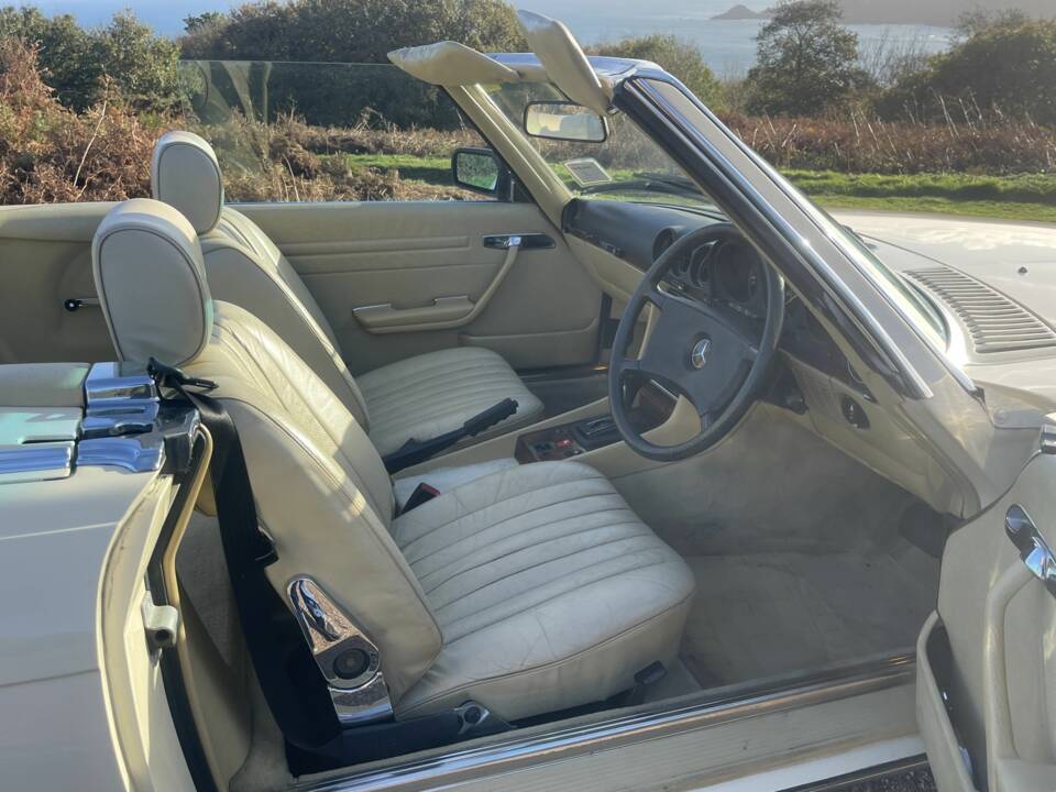 Afbeelding 7/12 van Mercedes-Benz 280 SL (1984)