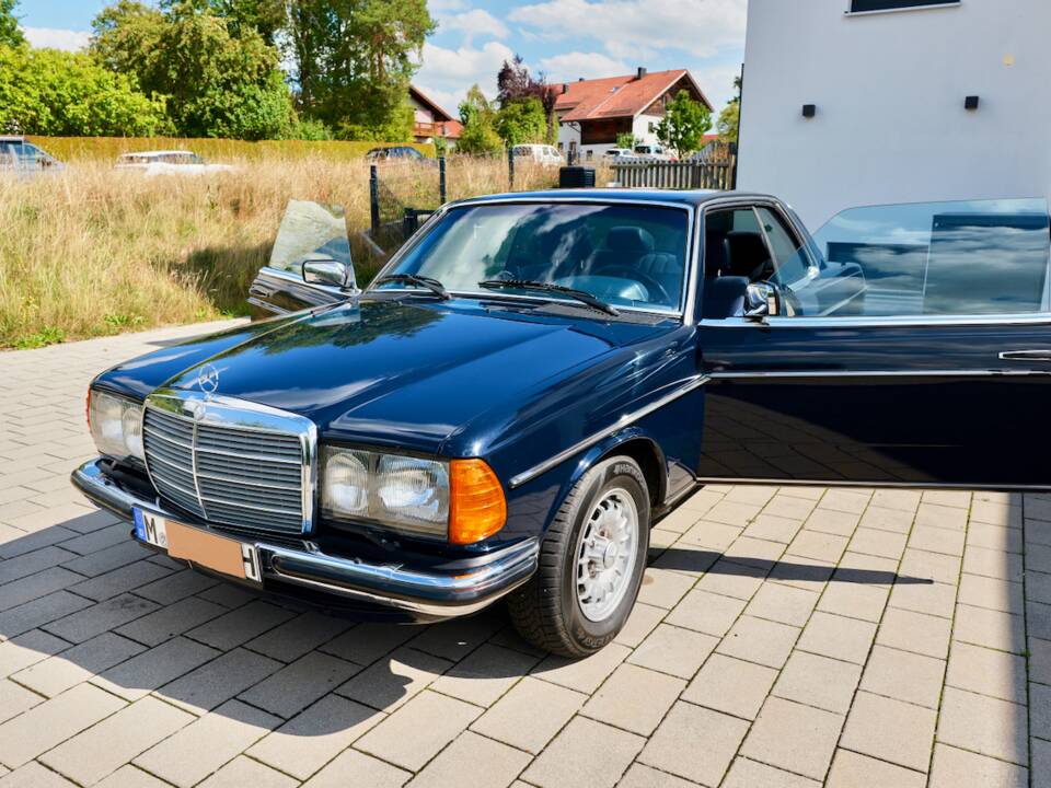 Bild 63/99 von Mercedes-Benz 230 CE (1983)