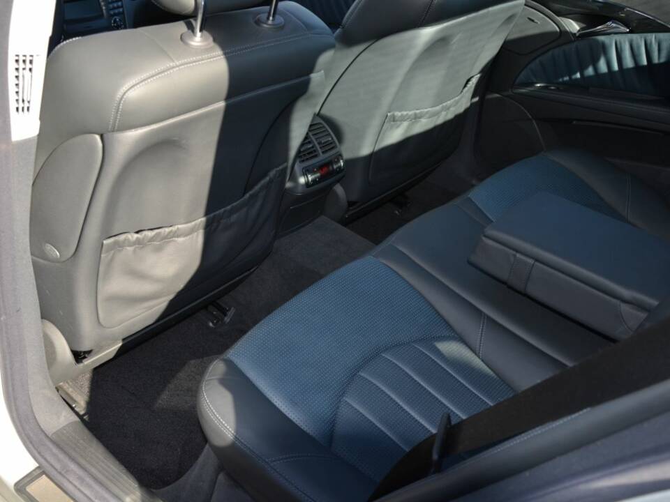 Imagen 24/100 de Mercedes-Benz E 55 AMG (2003)