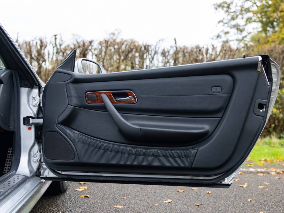 Image 30/47 of Mercedes-Benz SLK 230 Kompressor (2000)