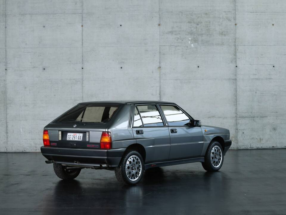 Image 4/50 of Lancia Delta HF Integrale (1988)