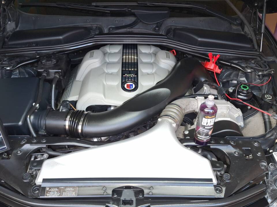 Image 16/25 of ALPINA B5 S Touring (2008)