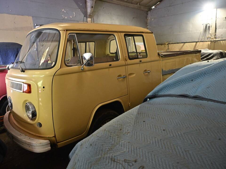 Image 18/23 of Volkswagen T2b Pickup Double Cabin (1978)