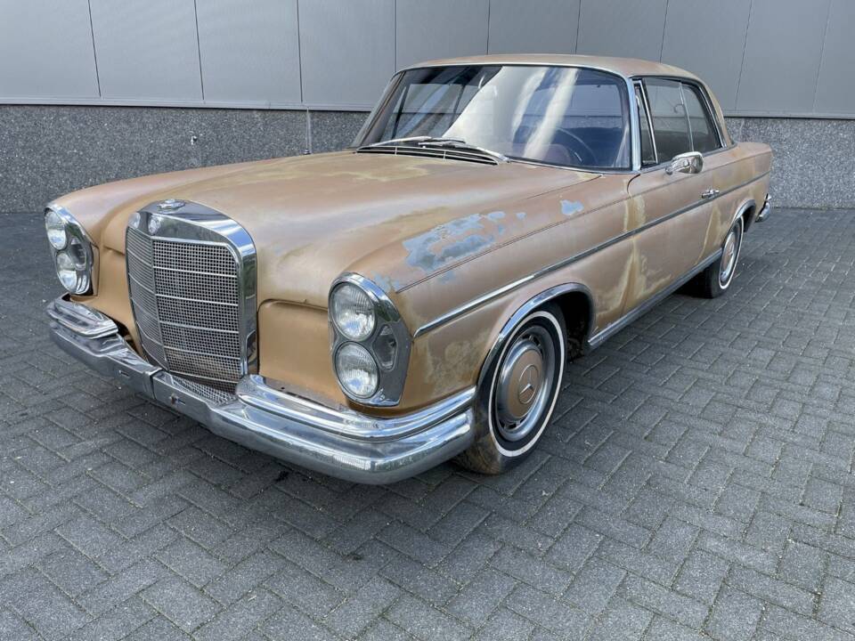 Image 4/36 of Mercedes-Benz 300 SE (1967)