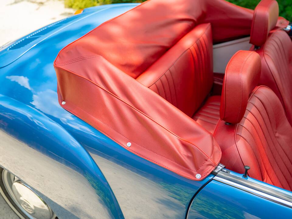 Image 14/36 of Volkswagen Karmann Ghia 1600 (1970)