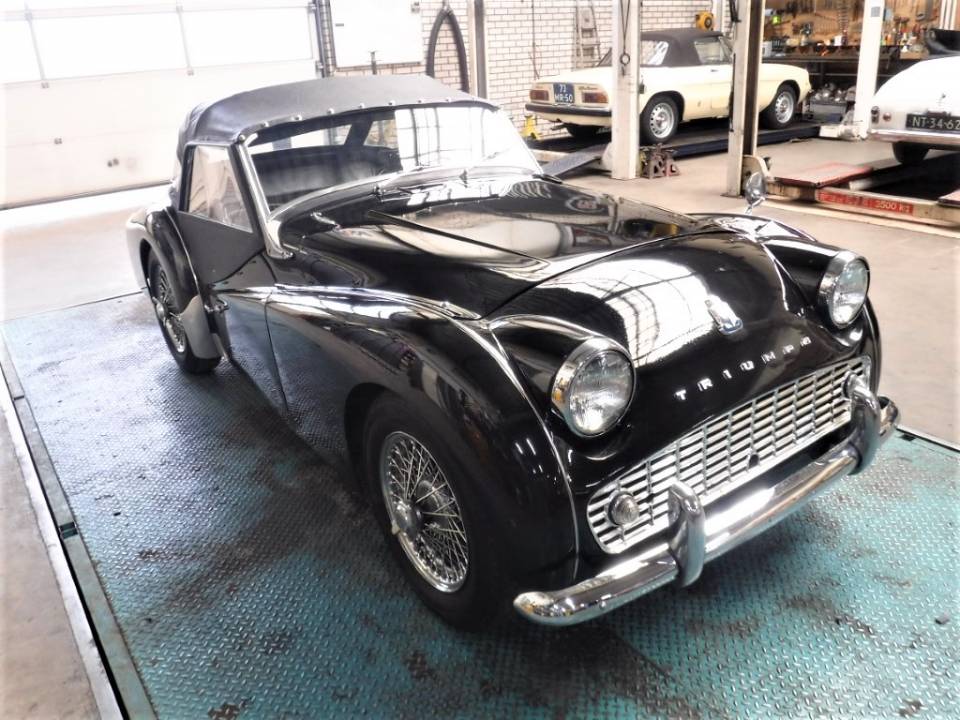 Image 3/49 of Triumph TR 3A (1960)