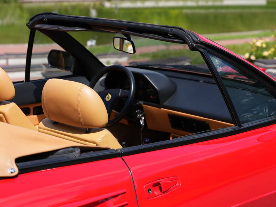 Afbeelding 11/22 van Ferrari Mondial T (1991)