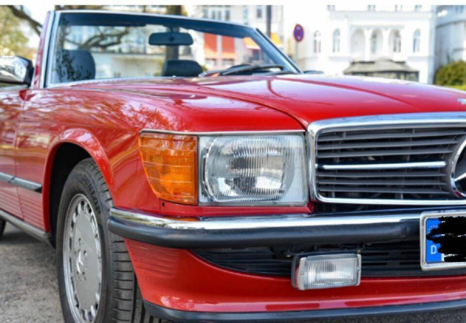 Immagine 1/17 di Mercedes-Benz 560 SL (1988)