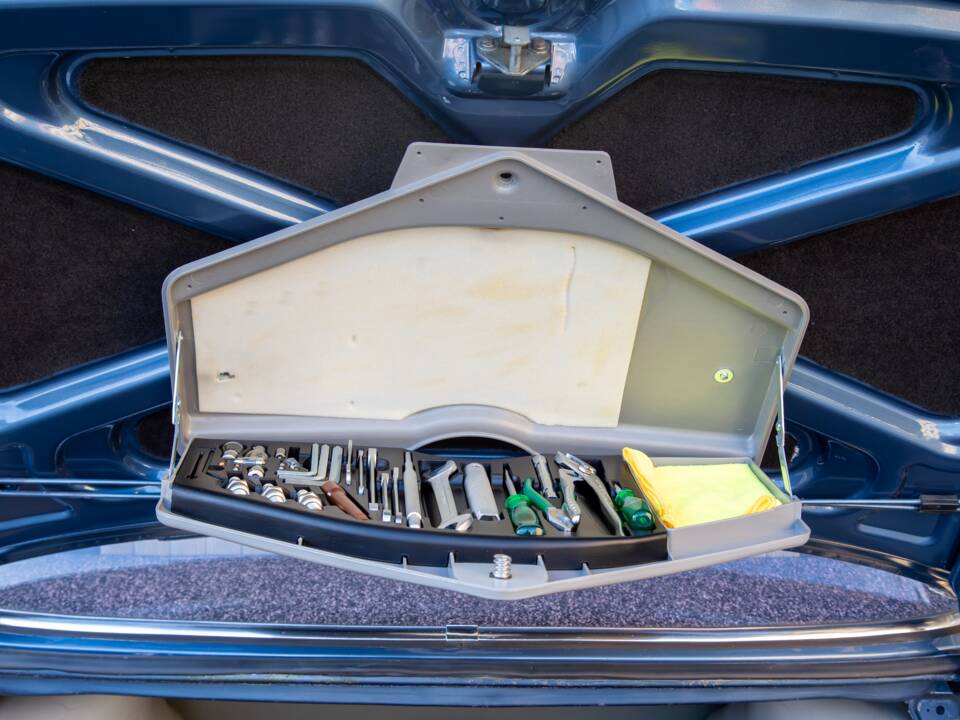 Image 38/56 of BMW 2800 CS (1969)