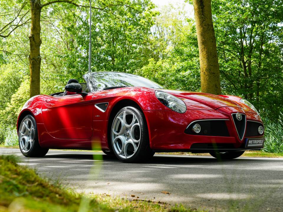 Image 12/50 of Alfa Romeo 8C Spider (2010)