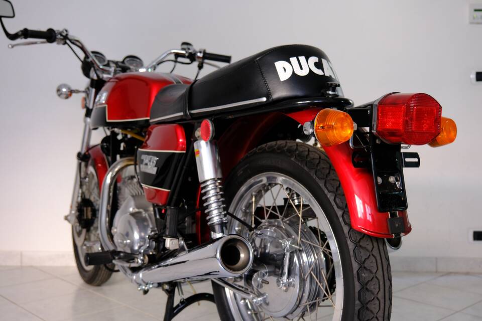 Immagine 65/96 di Ducati 750 GT (1974)