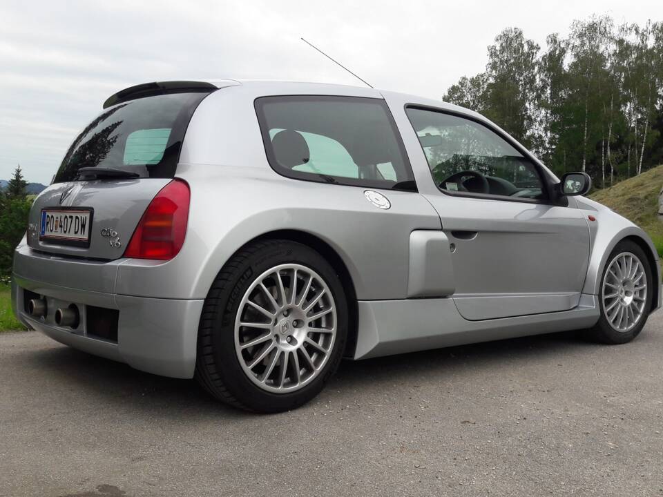 Afbeelding 2/10 van Renault Clio II V6 (2002)