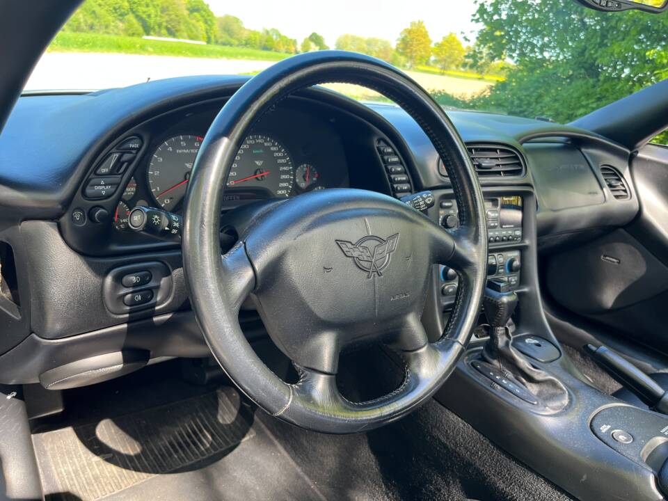 Image 22/50 of Chevrolet Corvette (2001)
