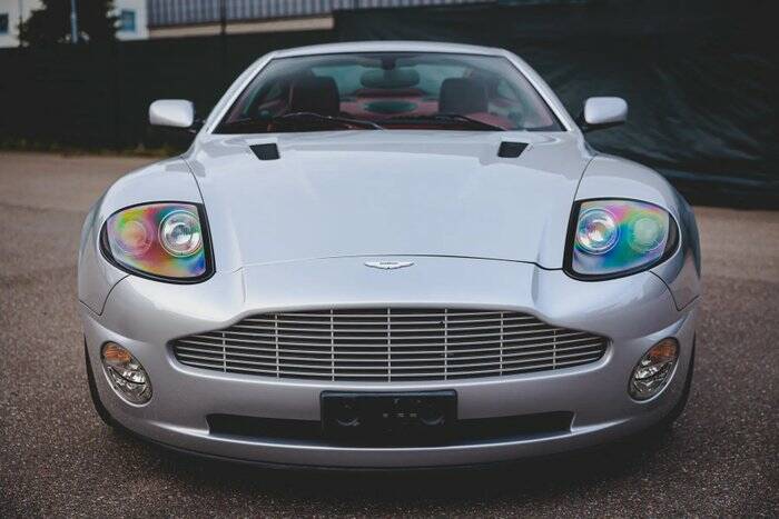 Immagine 3/7 di Aston Martin V12 Vanquish (2003)