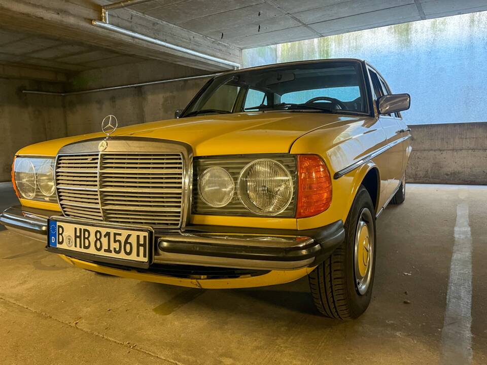 Image 3/139 of Mercedes-Benz 240 D (1978)
