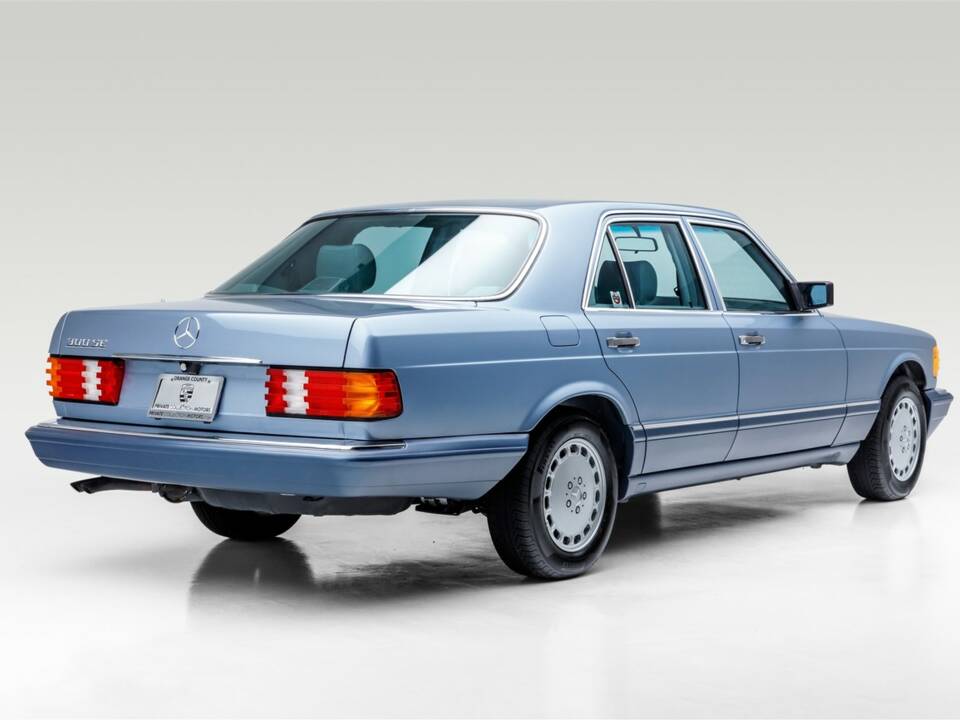 Image 7/19 of Mercedes-Benz 300 SE (1990)