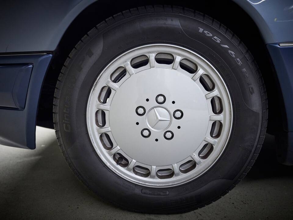 Image 32/100 of Mercedes-Benz 230 TE (1990)
