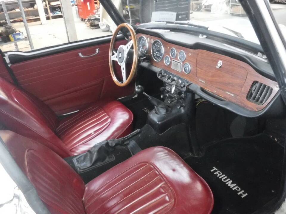 Image 11/50 of Triumph TR 4A (1967)