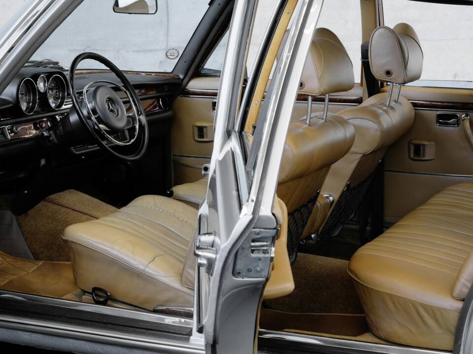 Immagine 22/50 di Mercedes-Benz 300 SEL 6.3 (1968)
