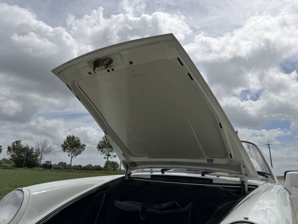 Image 47/62 of Porsche 911 Carrera 2 (1990)
