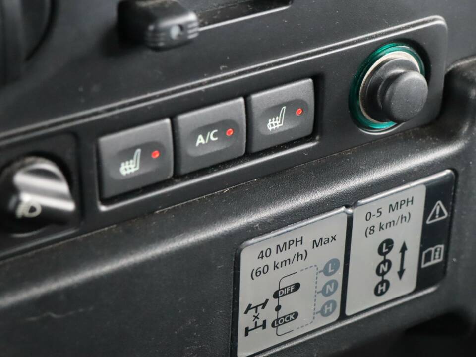 Bild 10/50 von Land Rover Defender 130 Double Cab (2007)