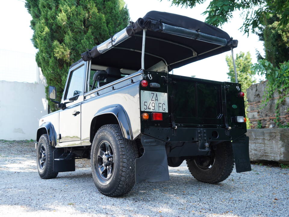 Bild 94/97 von Land Rover Defender 90 Td5 (2000)