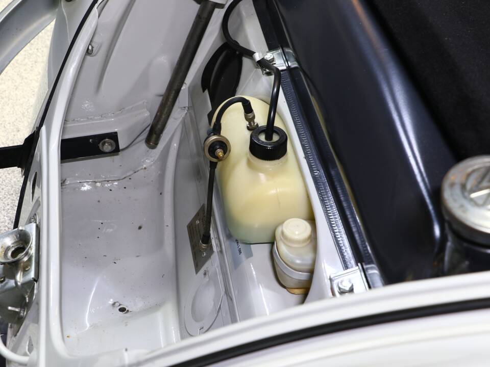 Image 36/39 of Volkswagen Escarabajo 1200 A (1965)