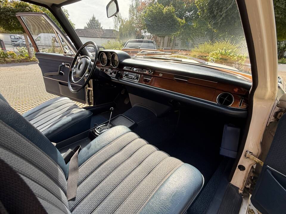 Image 35/54 de Mercedes-Benz 280 SE 3,5 (1970)