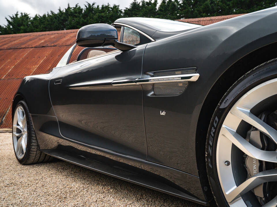 Image 17/35 of Aston Martin Vanquish (2017)