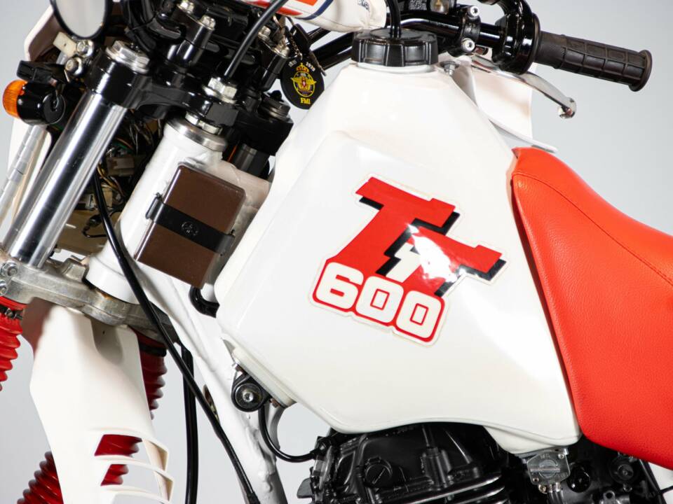Image 19/50 de Yamaha DUMMY (1986)