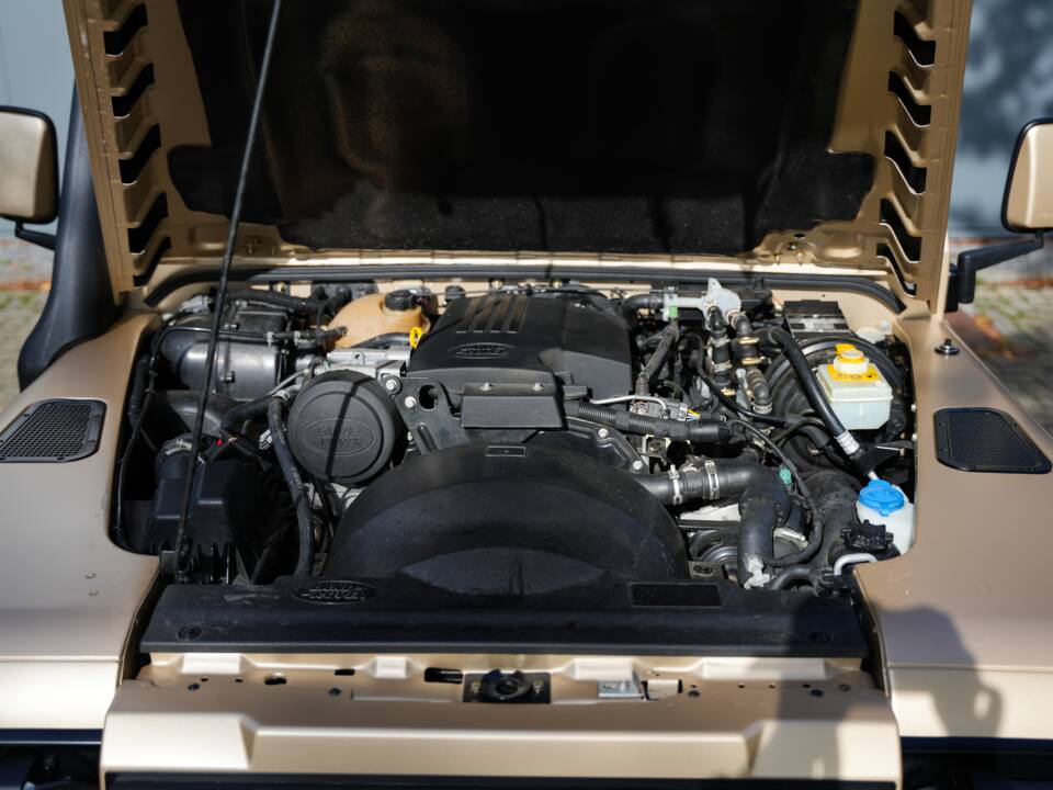 Bild 33/58 von Land Rover Defender 110 (2013)