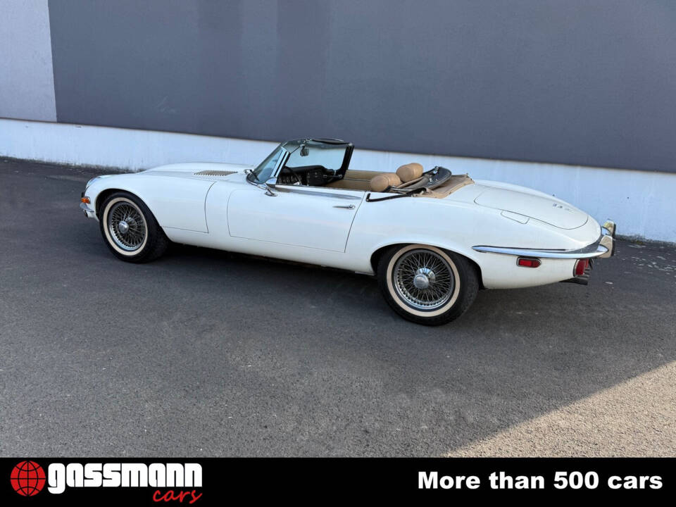 Image 7/15 of Jaguar E-Type V12 (1973)