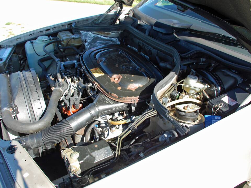 Image 33/34 of Mercedes-Benz 230 E (1992)