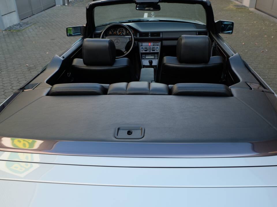 Image 42/74 of Mercedes-Benz E 320 (1997)