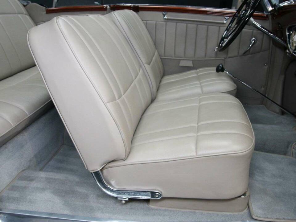 Image 29/50 of Mercedes-Benz 320 Cabriolet B (1939)